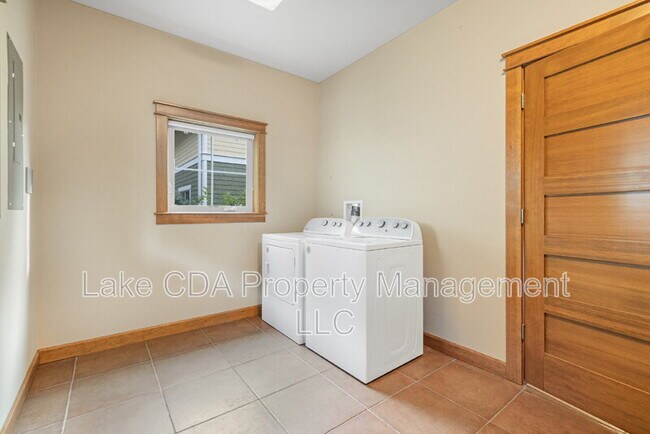Building Photo - 3270 N Waterwood Ln