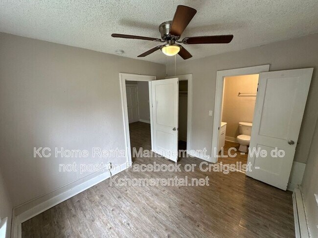 Building Photo - 305-307 N Gladstone Blvd