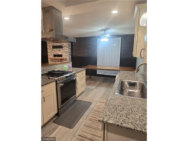 Building Photo - 1436 Selby Ave