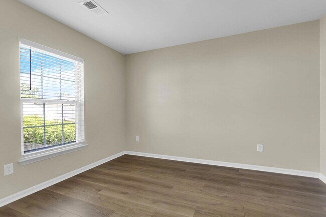 Building Photo - 3022 Crusades St