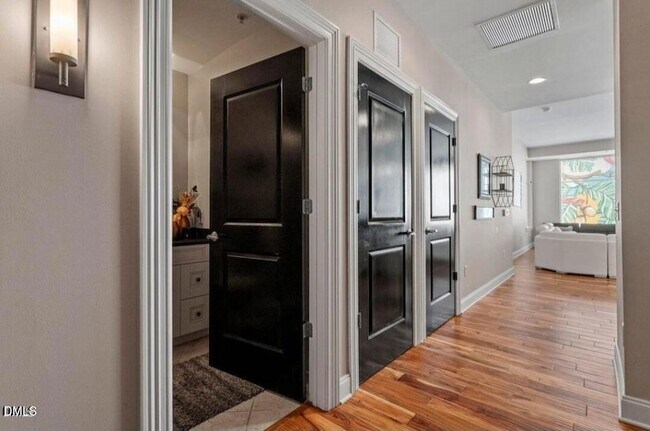 Building Photo - 400 W North Street Unit 10174037