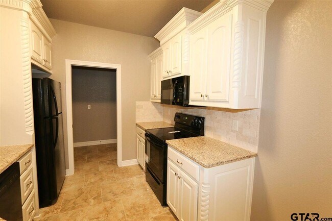 Building Photo - 15542 County Rd 178