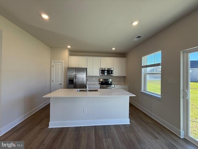 Building Photo - 1670 Lake Placid Dr