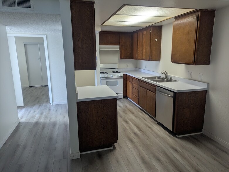 Building Photo - 1046 Canal St