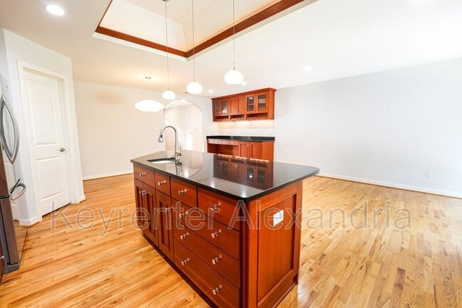 Building Photo - 906 Neal Dr