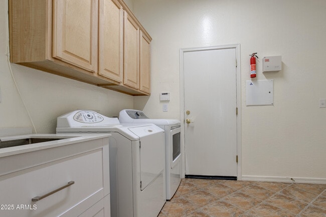 Building Photo - 2222 W Morse Ct