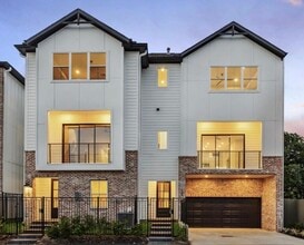 Building Photo - 131 Eastwood St