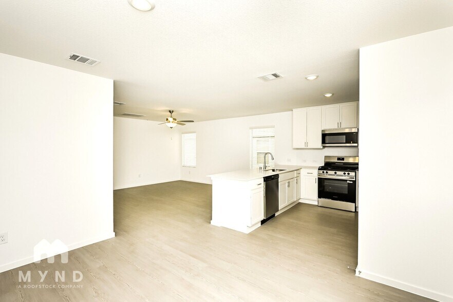 Building Photo - 2652 Mistwood Dr