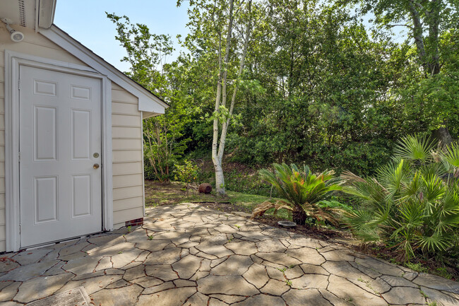 Building Photo - 2827 Springfield Dr