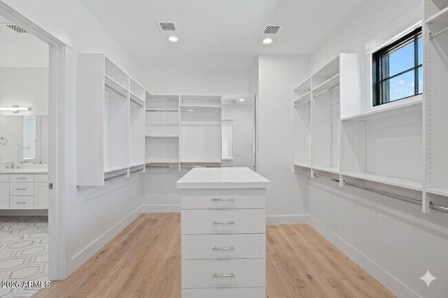 Building Photo - 5309 N 33rd St