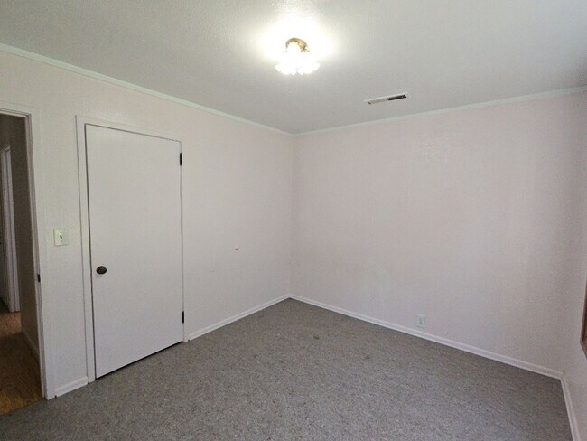 Building Photo - 4BD/2BA Eureka home close to schools, medical services