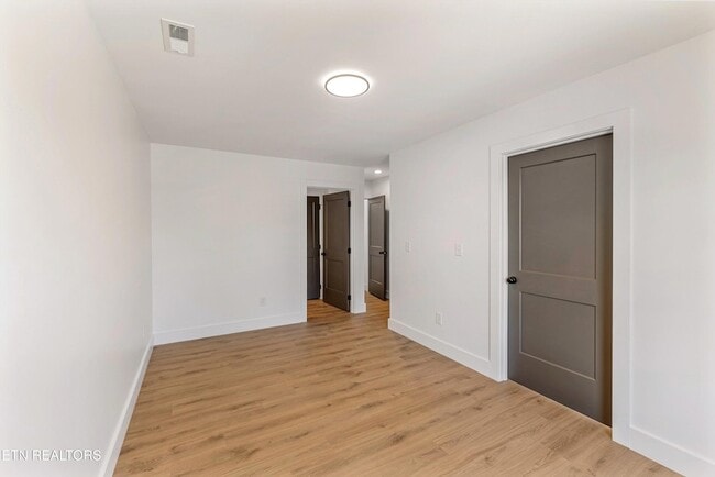 Building Photo - 3425 Garden Dr
