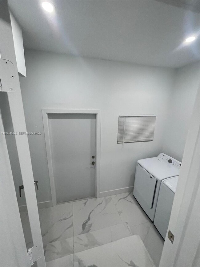 Building Photo - 2103 SW 60th Ave