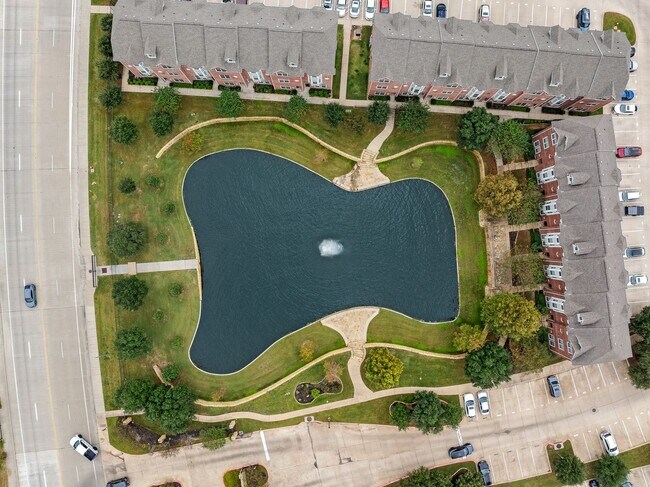 Building Photo - August 2026 Pre-Lease 4 bed Lakeridge - NO CARPET!