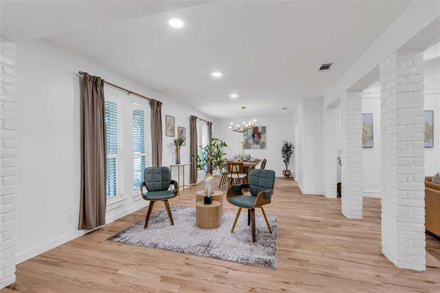 Building Photo - 2517 Delmar Dr