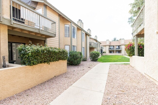 Building Photo - Beautiful 2 bedroom 2 bathroom with privat...