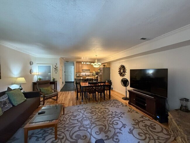 Building Photo - Centrally located townhouse in Incline Village