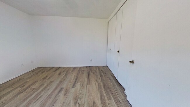 Building Photo - 2-Bedroom Townhome with Private Patio