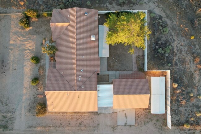 Building Photo - 7653 Phelan Rd