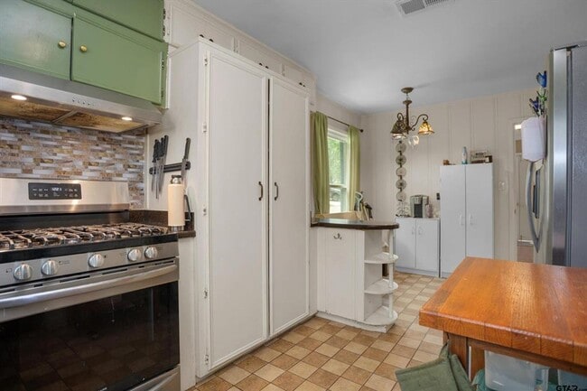 Building Photo - Coming Soon! 3 Bedroom 2 Bath 2 Carport Re...