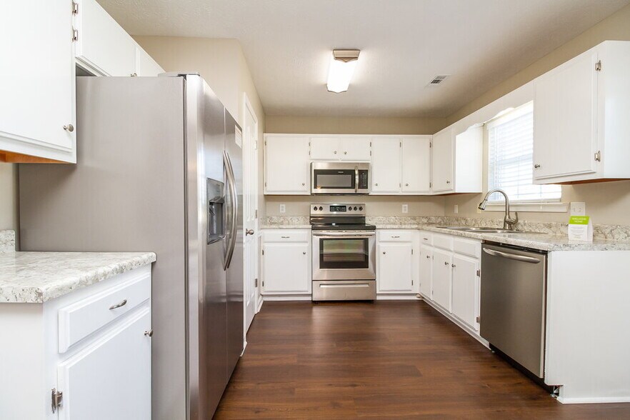 Building Photo - 2244 Rosecran Cir