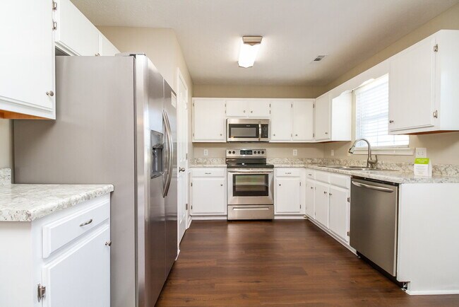 Building Photo - 2244 Rosecran Cir