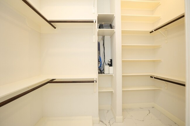 Building Photo - 2212 Stuart St