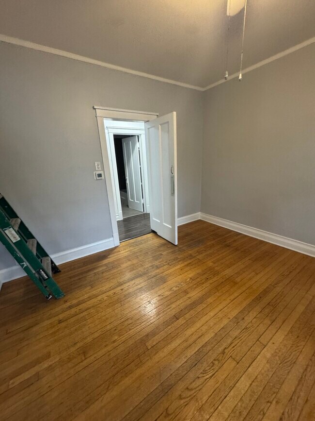 Building Photo - 3008 W Cullom Ave