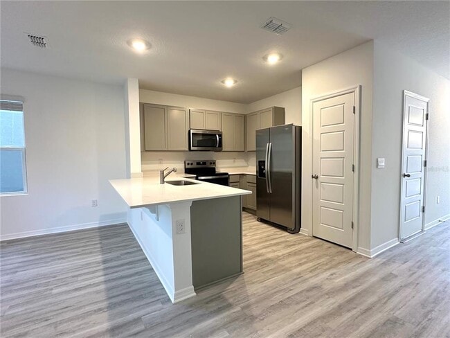 Building Photo - 2933 Canary Ave