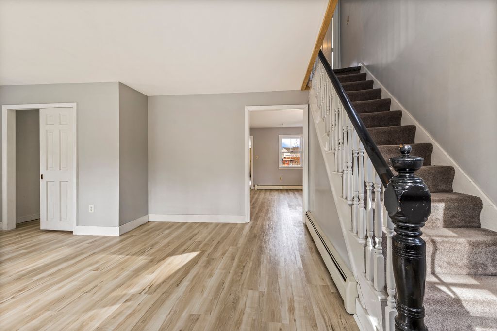 Building Photo - 83 Richardson St