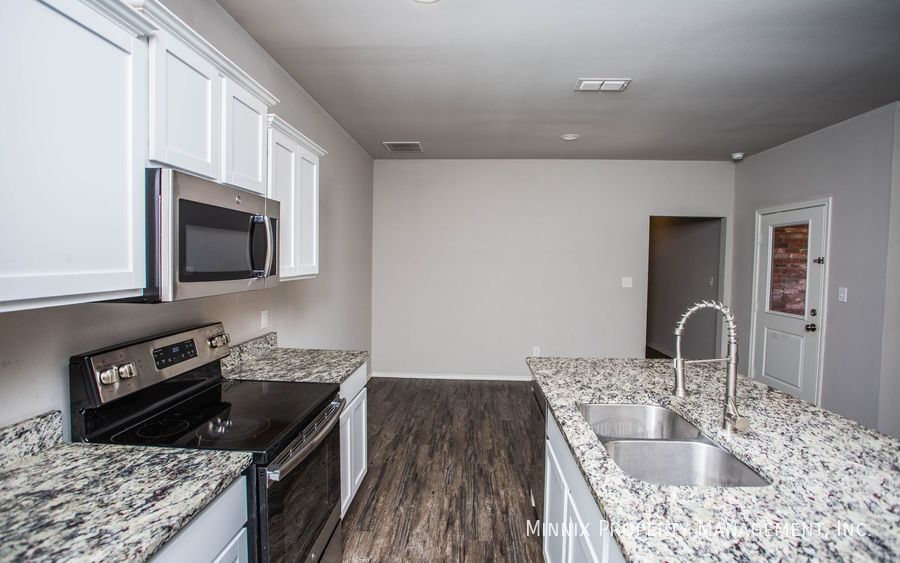 Building Photo - 1713 102nd St