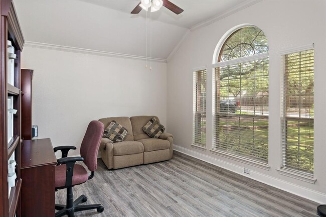 Building Photo - 2805 Cortez Dr