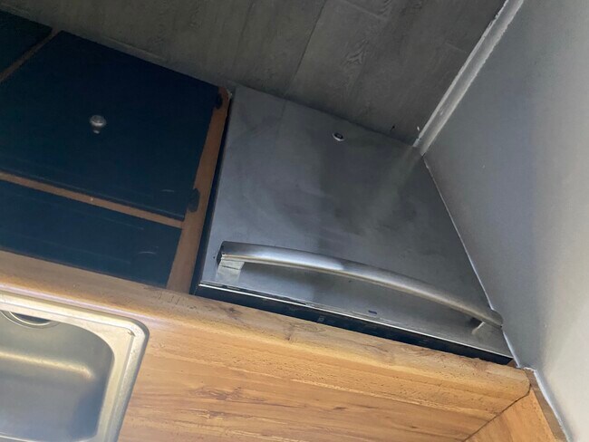 Building Photo - 256 N Berthe Ave