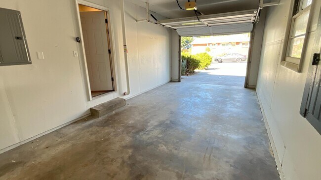 Building Photo - 1628 Smith Pl