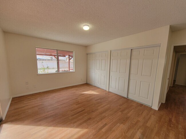 Building Photo - Beautiful 4 Bedroom Home in Palmdale!
