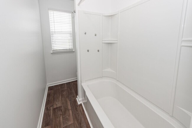 Building Photo - 3 Bedroom, 2.5 Bathroom Townhome in Cane Bay - Summerville