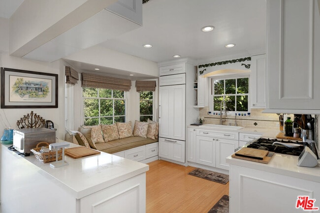 Building Photo - 3331 Bennett Dr