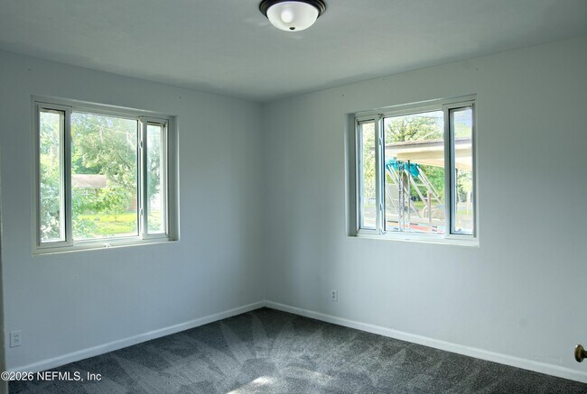 Building Photo - 1370 Labelle St