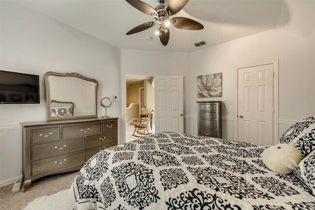 Building Photo - 3802 Frio Way