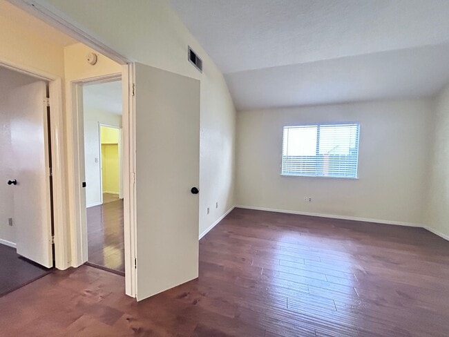 Building Photo - 1/3 OFF ONE MONTH RENT IF APPROVED AND MOVED IN BY 12/15