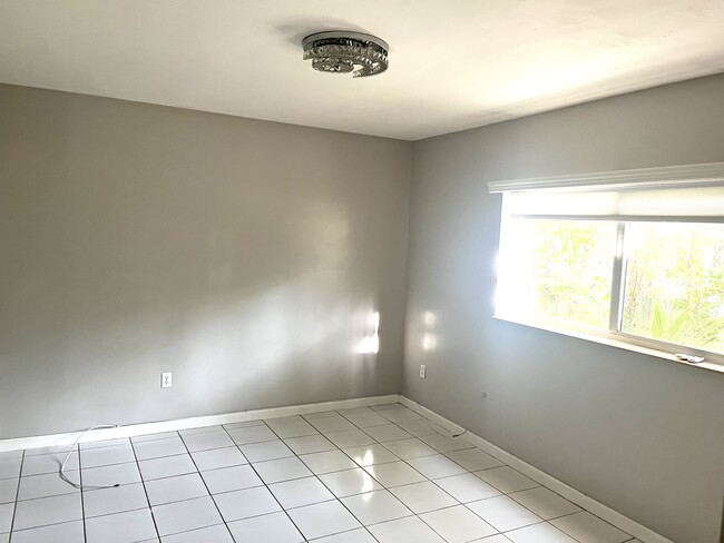 natural lighting in the bedroom - 252 Jefferson Ave