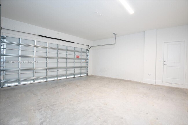 Building Photo - 2636 SE 8th Ct