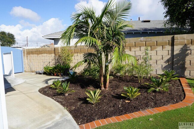 Building Photo - Coming Soon: Remodeled 4Bd 2Ba Home in Fou...