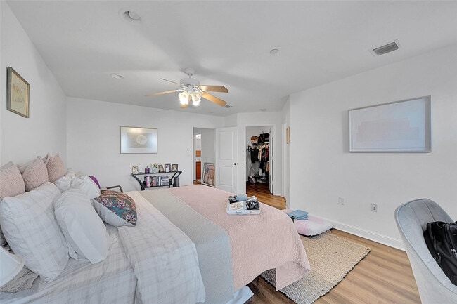 Building Photo - 1614 NE 9th St