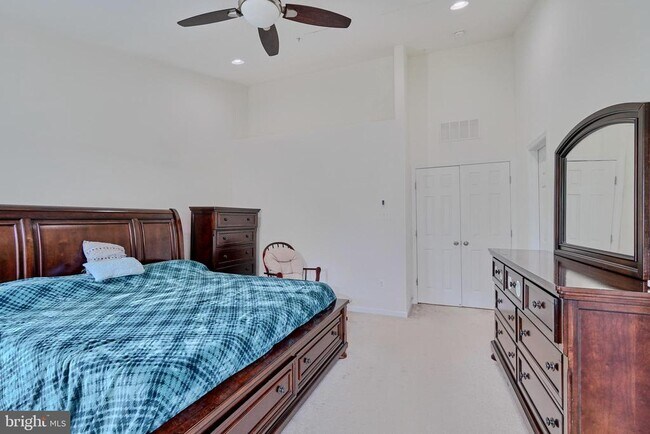 Building Photo - 7863 River Rock Way