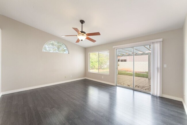 Building Photo - Elegant Single-Story Home in Desert Shores!