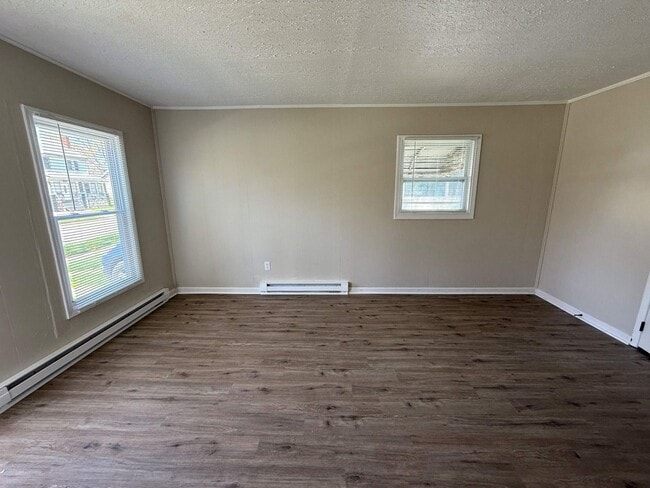 Building Photo - Renovated 3-Bedroom Home – We Welcome Sect...