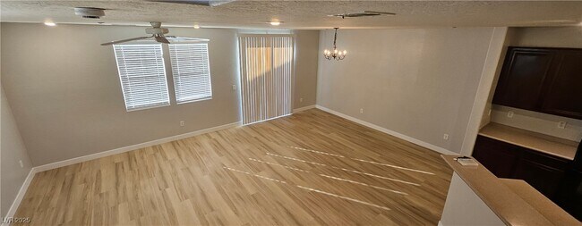 Building Photo - 395 Kensington Palace Ave