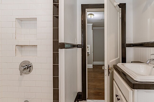 Building Photo - 2 Bed Home in Williamston With Bonus Room