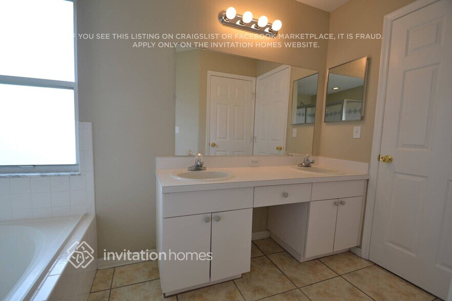 Building Photo - 7915 Ridgeglen Cir W